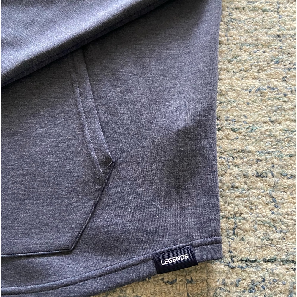 LEGENDS MENS NAVY XXL SWEATSHIRT Never Worn!!! Lists for $115